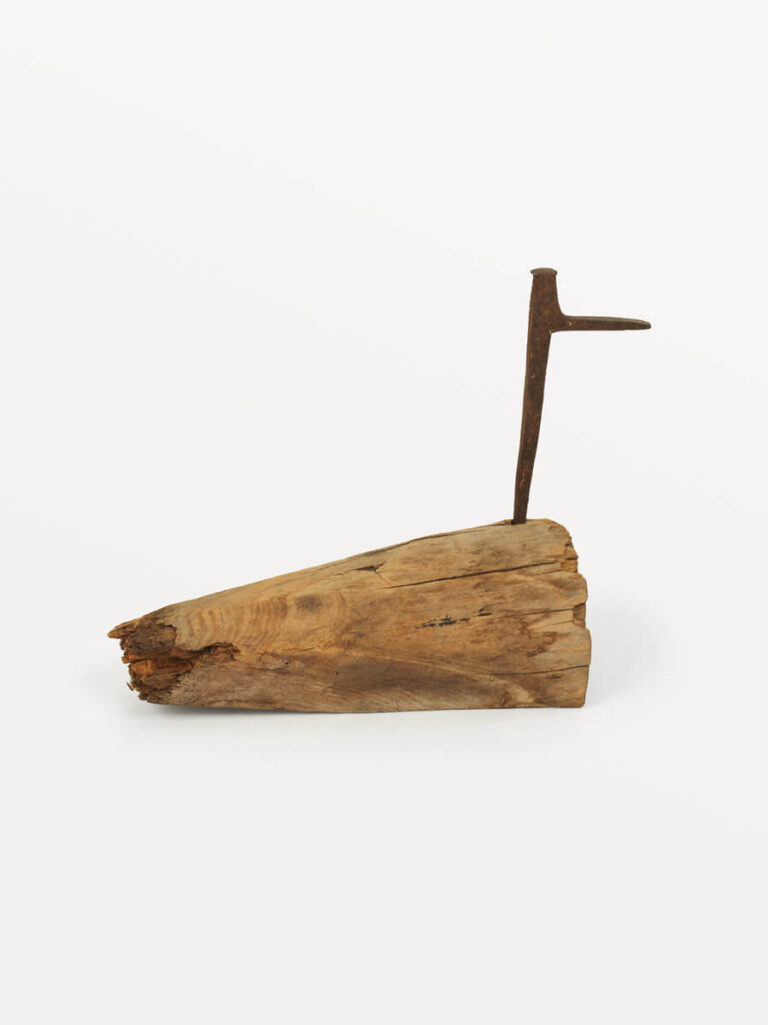 21 Brigitte Corell
<br> Ente (Lechie) ǀ 2012 ǀ Holz, Metall ǀ 23 x 27 x 9 cm
<br> Rufpreis: Euro 700
