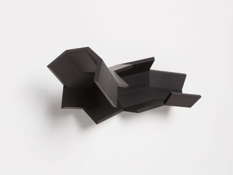 <span>121 Roman Pfeffer</span>
<span><br>Marzzocchio Cut IX 2022</br>MDF, Pigmente und Öl; 14 x 60 x 16 cm<br>Euro 1.500 </br></span>
