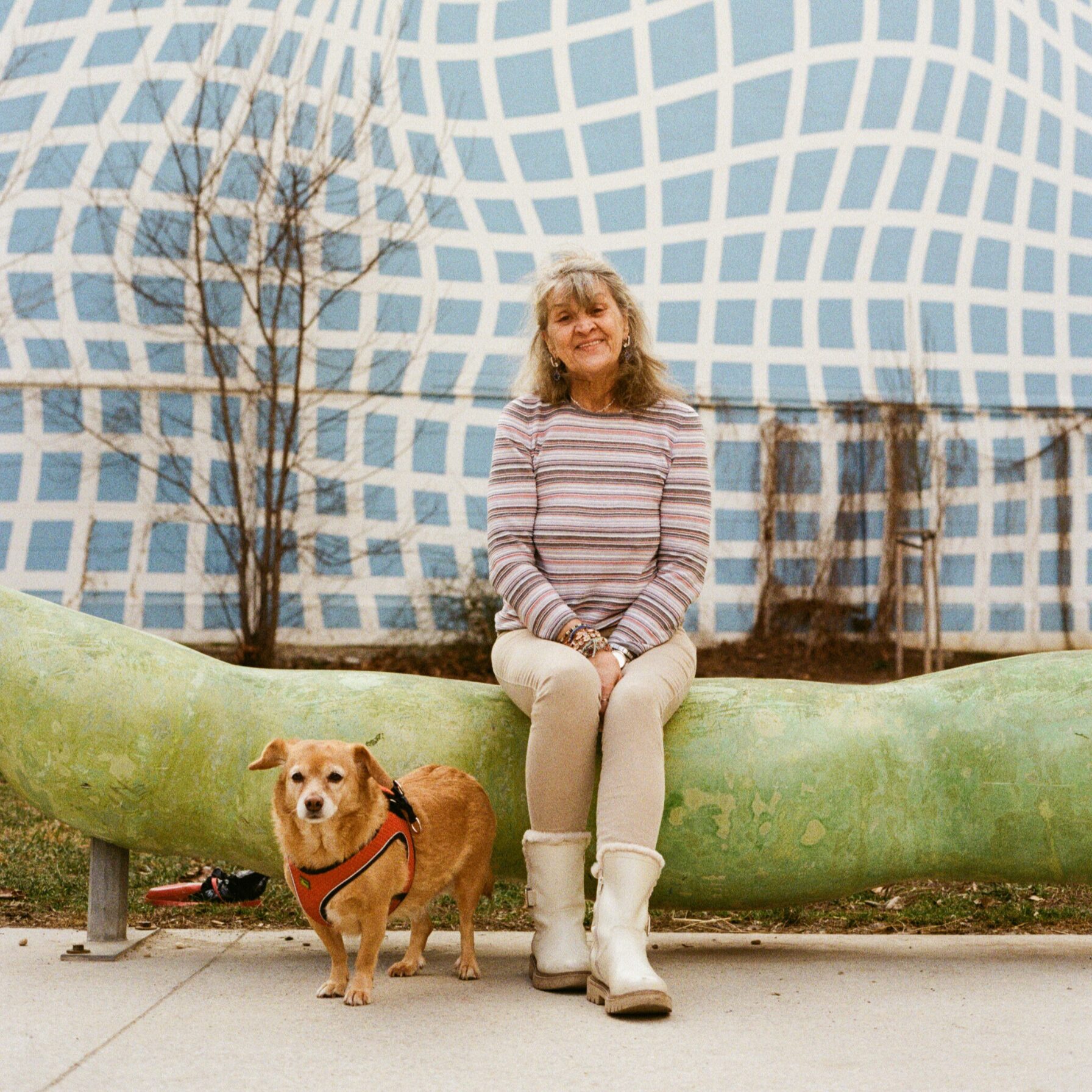 neunerhaus-bewohnerin-michaela-w-und-huendin-cindy-c-christoph-liebentritt