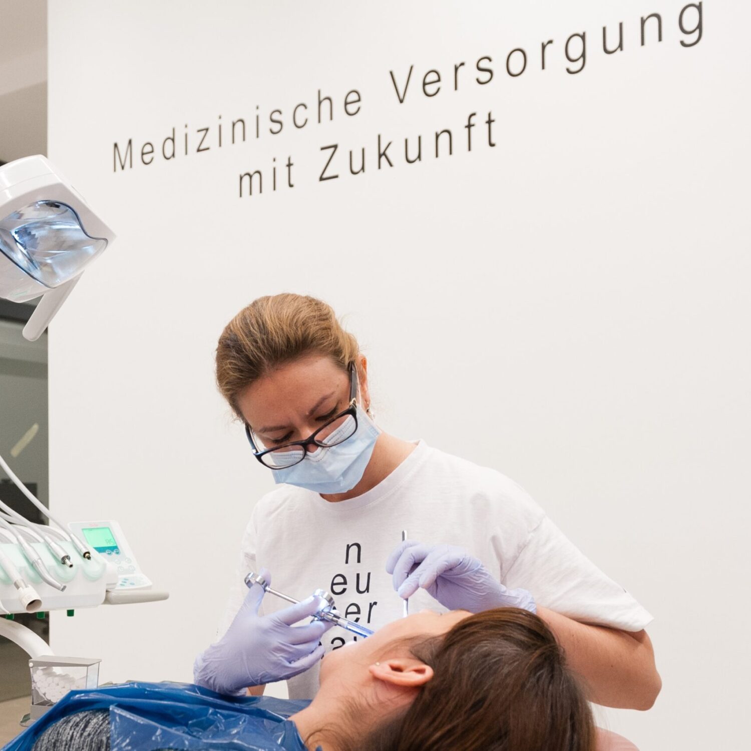 Behandlung in der neunerhaus Zahnarztpraxis